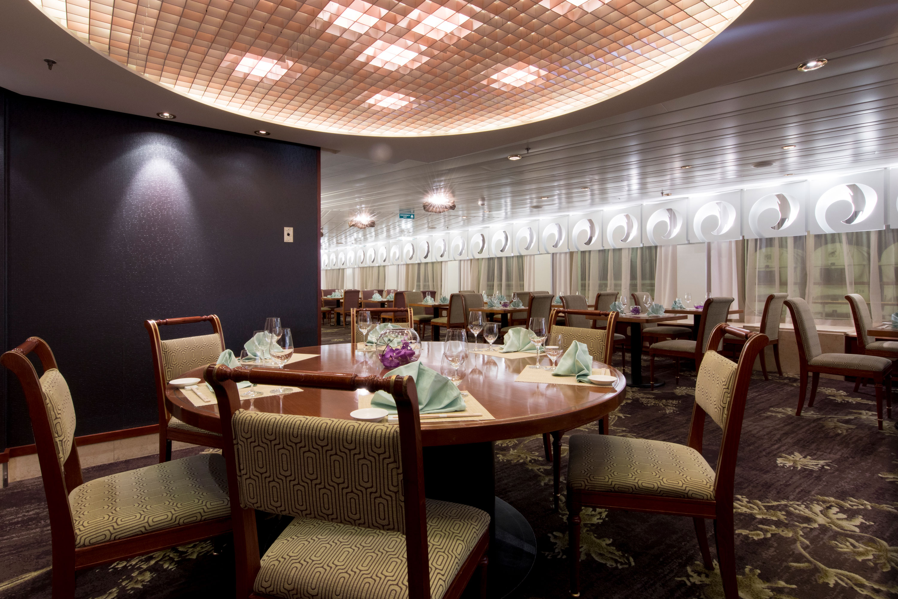 Crystal Cruises - Crystal Serenity - Umi Uma & Sushi Bar 1.jpg